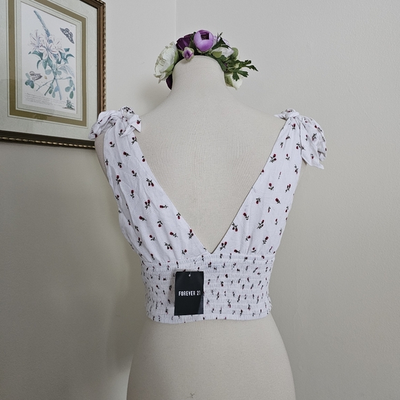 NWT Forever 21 Floral Tie Strap Crop Top - Picture 7 of 8